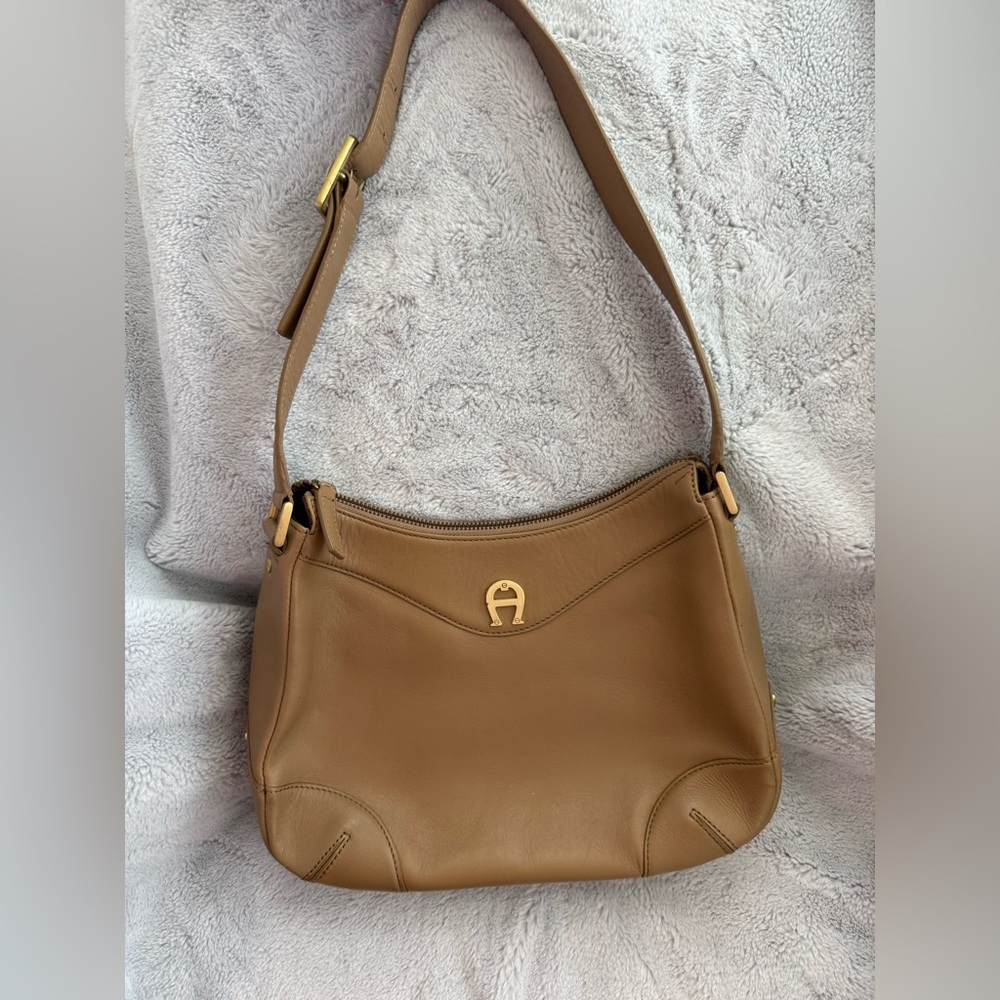 Etienne Aigner Brown Leather Shoulder Bag with Gold Hardware - Picture 2 of 15